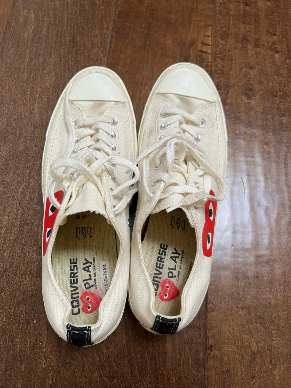 Converse Play Men’s Low-Top Canvas Sneakers in Cream with Red Heart - Picture 2 of 3